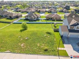 9510 Fairbury Ln, Lincoln, NE 68516