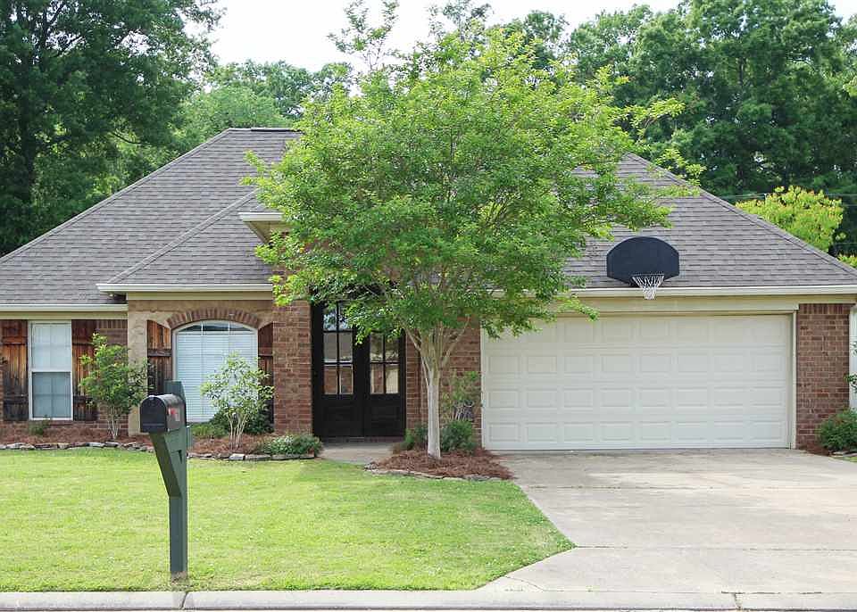 1st image of 613 Oak Park Cir