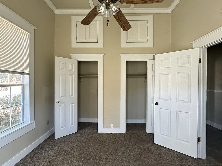 302 S Burleson — Photo 7