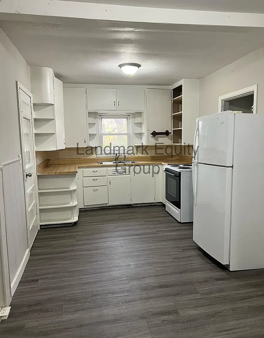 3 bed, 1212 sqft, $1,300 — Photo 3