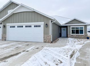 808 Sunflower Rd, Brookings, SD 57006