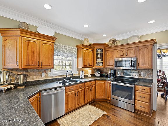 5th image of 143 Whitney Ct
