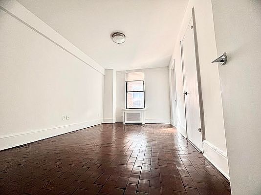 3rd image of 160 W 73rd St APT 5F