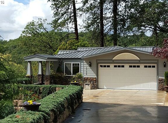 2nd image of 1798 NE Kennedy Loop Dr