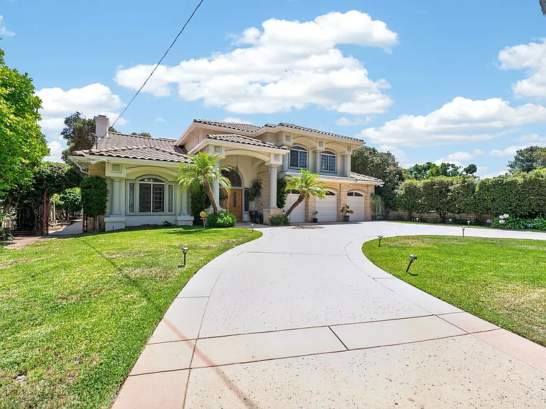 482 W Palm Dr — Photo 2