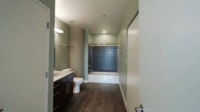 1 bed, 1.0 bath, 790 sqft, $2,396 — Photo 4