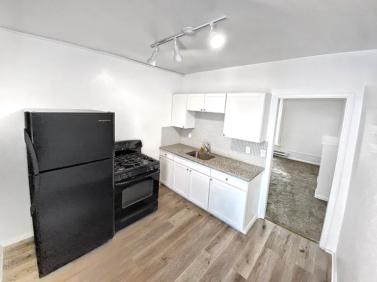 240 Main St #2B — Photo 7