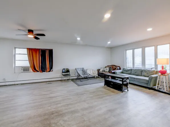 708 Garfield Avenue image 6 of 32