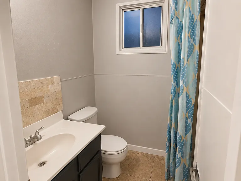6402 W Devonshire Ave — Photo 1