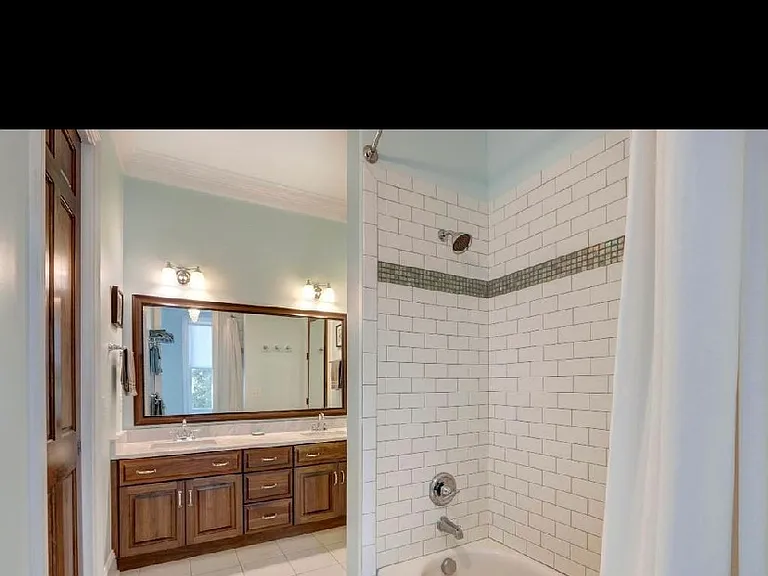 212 Houston St — Photo 17