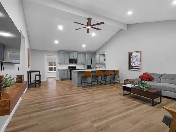 3 Garrison Ln, Bella Vista, AR 72714