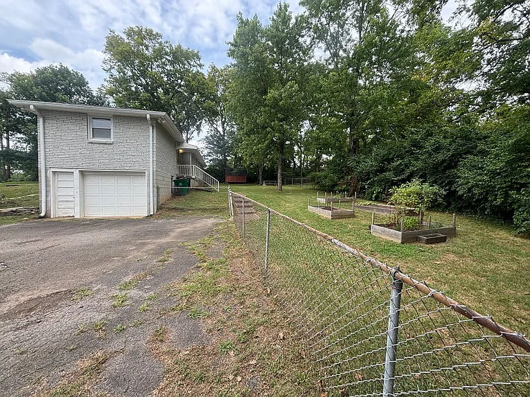 506 Highcrest Dr — Photo 24