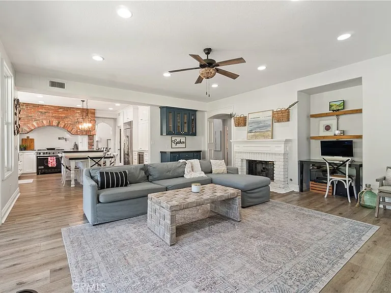 11 Willowglade — Photo 11