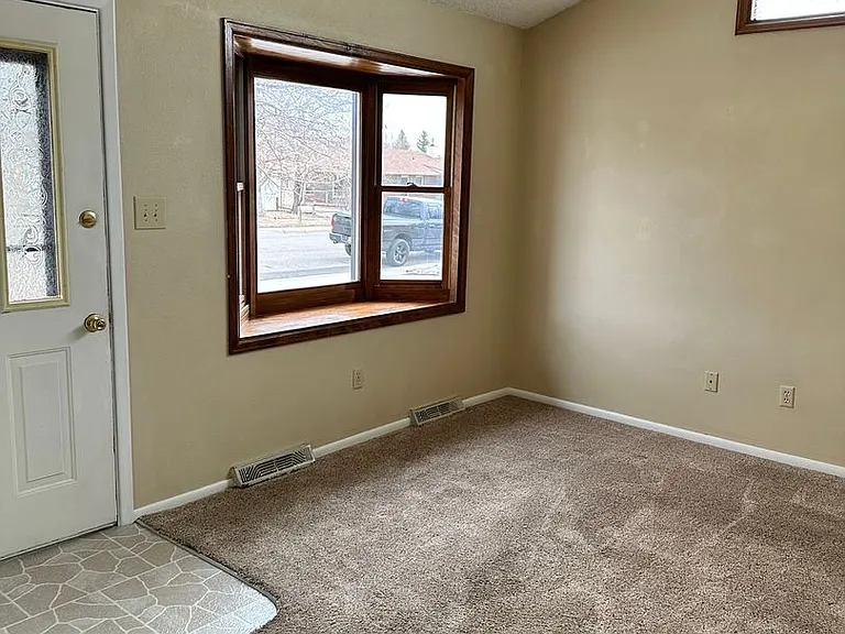 4412 Ontario Ave — Photo 3