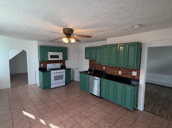 35 Clare St #3, Lowell, MA 01854