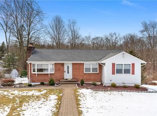 3 Longview Dr, Mahopac, NY 10541