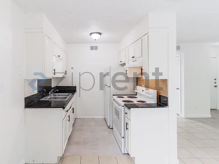 2906 Sweeney Ln #D — Photo 6