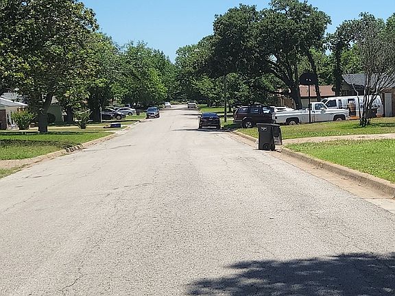 4th image of 7448 Beckwood Dr