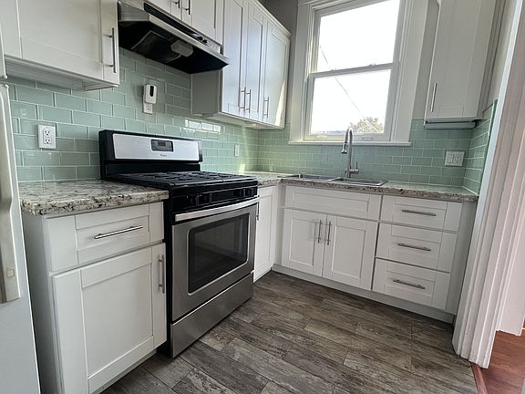 2nd image of 130 Hawthorn St