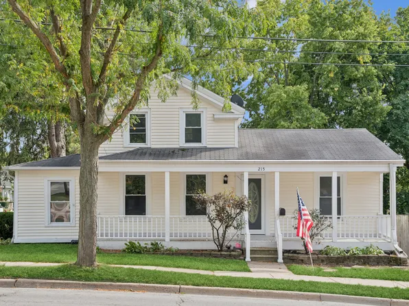 215 Illinois Ave, Saint Charles, IL 60174