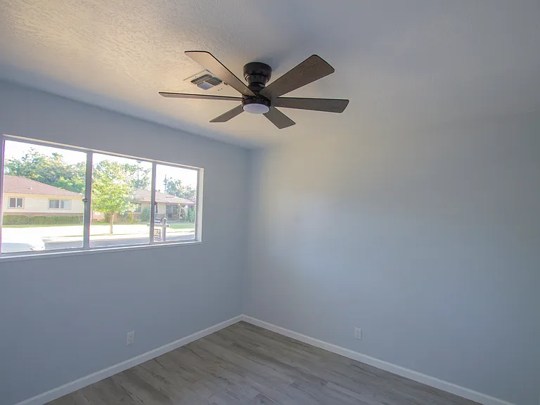 1434 Fordham Ave — Photo 7