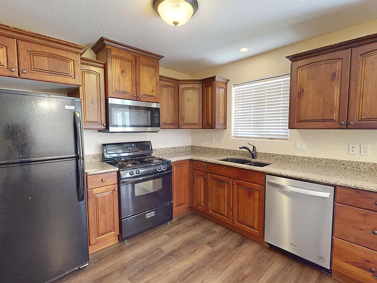 370 W 1425 N #16 — Photo 3