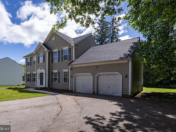 2nd image of 2118 Foulk Rd