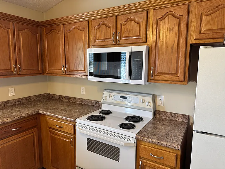6832 Greenbrook Dr — Photo 7