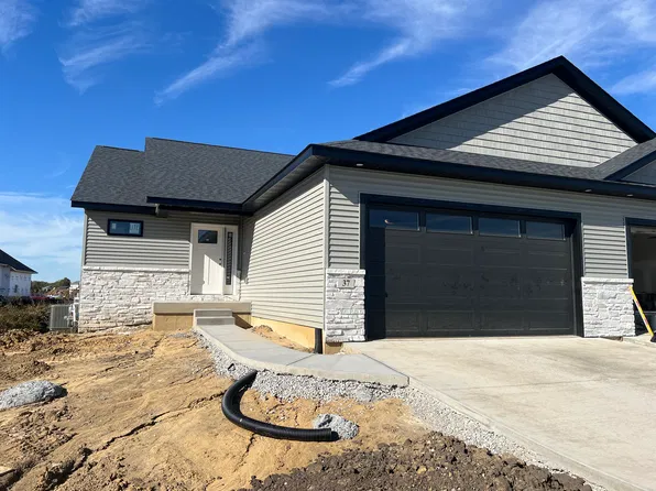 37 Kinsey St, North Liberty, IA 52317