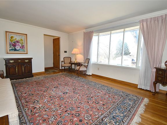 3rd image of 52 Bellview Cir