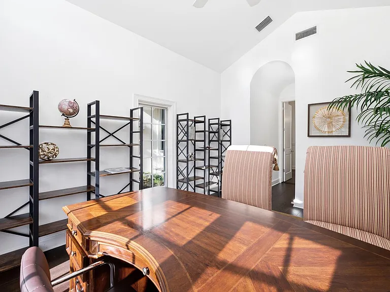 2540 Half Moon Walk — Photo 19