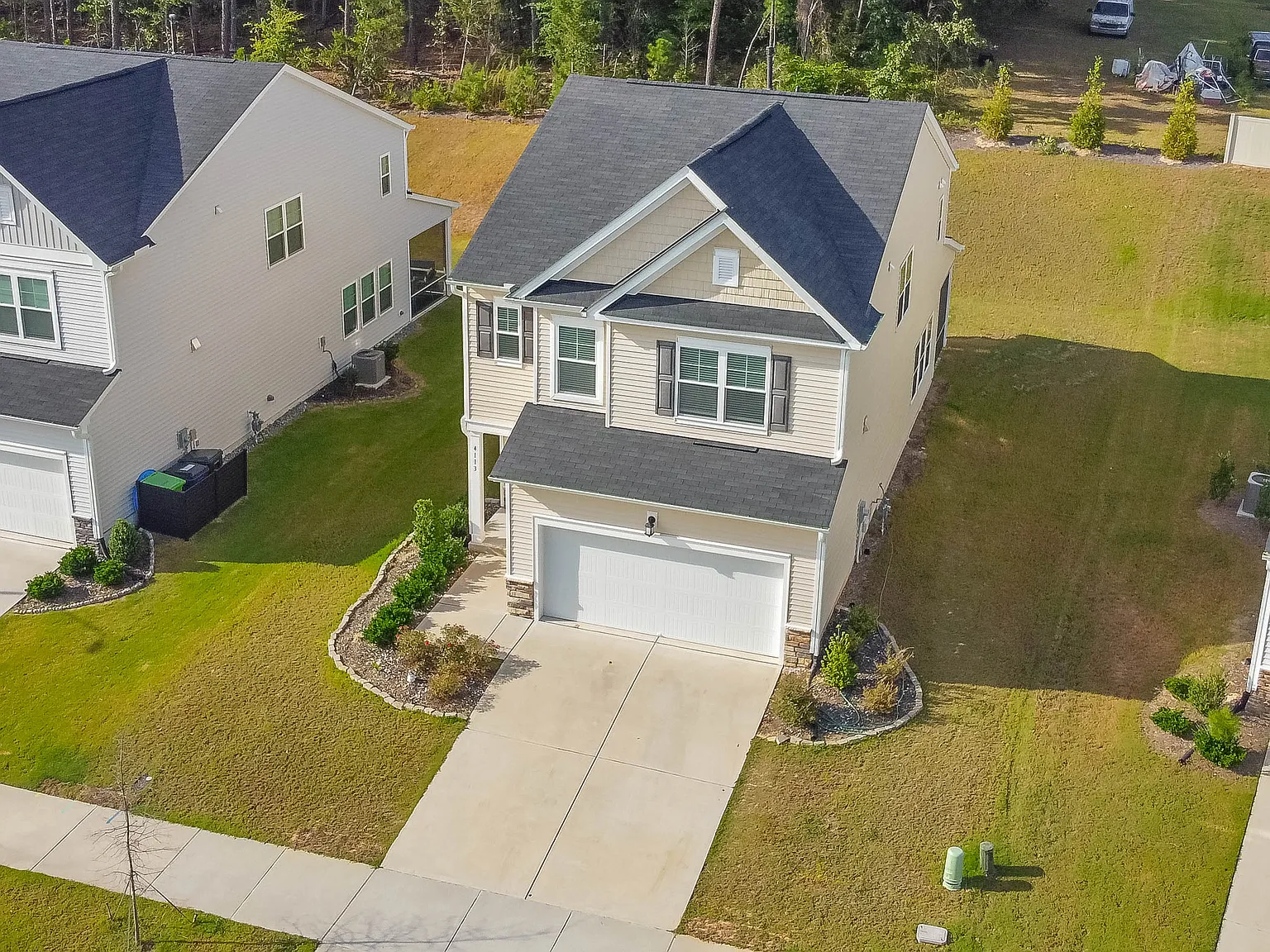 3 bed, 2.5 bath, 1924 sqft, $2,200 — Photo 1
