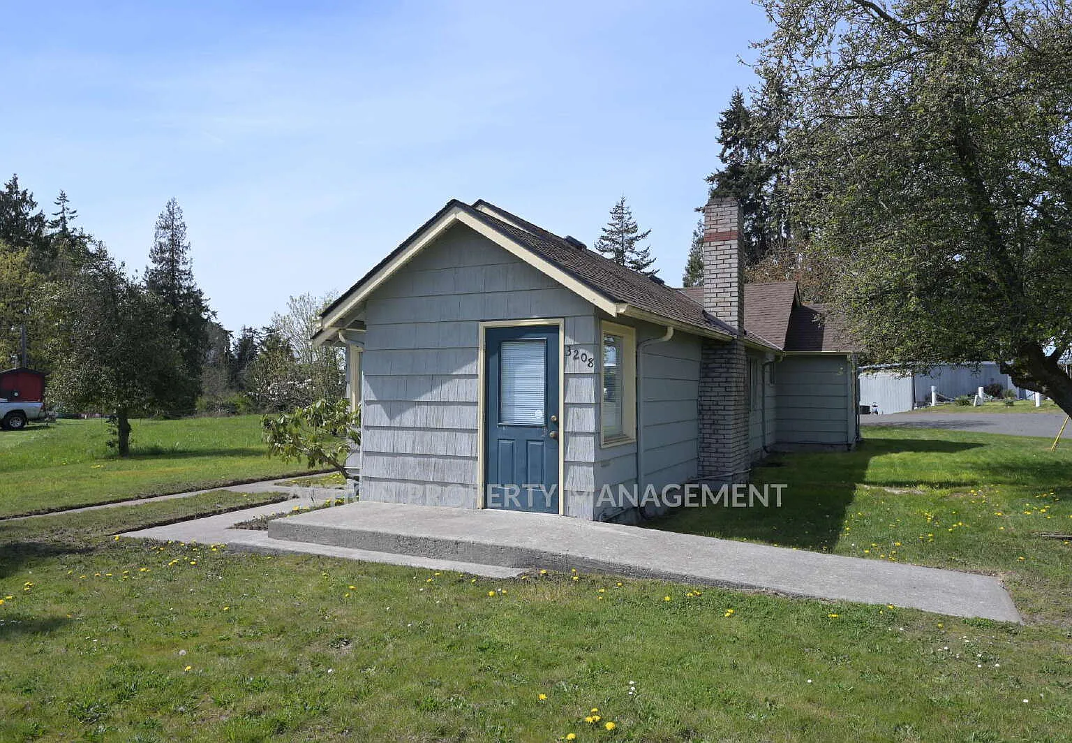 3 bed, 1.0 bath, 1196 sqft, $1,700 — Photo 1