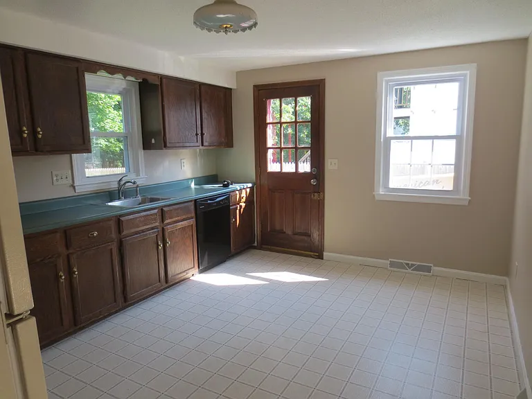 5 Pine St #B — Photo 8