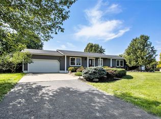 48522 Valley Ct, Paw Paw, MI 49079