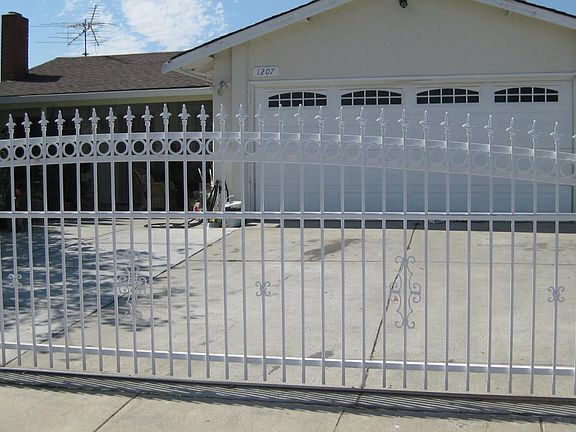 2nd image of 1207 Shoreland Dr