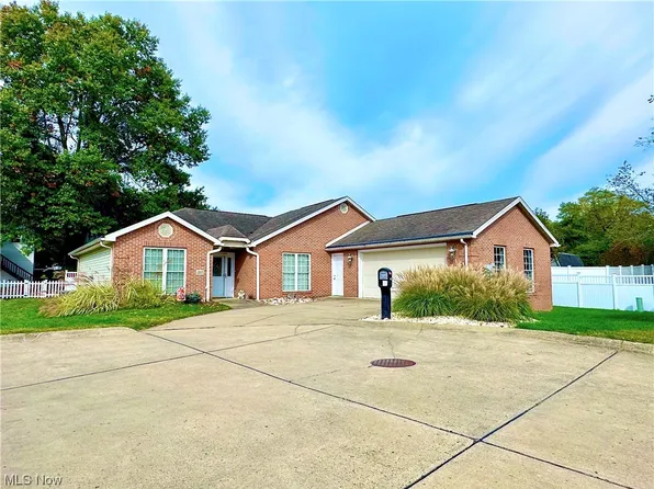 2205 Packard Ct, Parkersburg, WV 26104