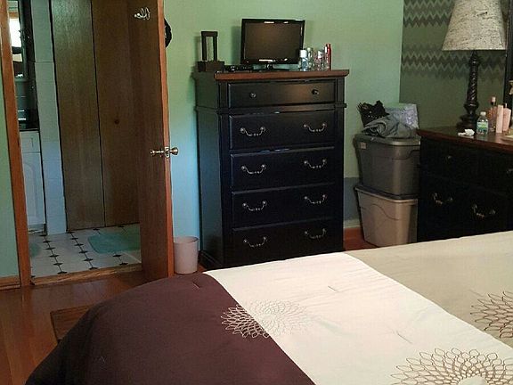 2nd image of 746 W Dempster St #12