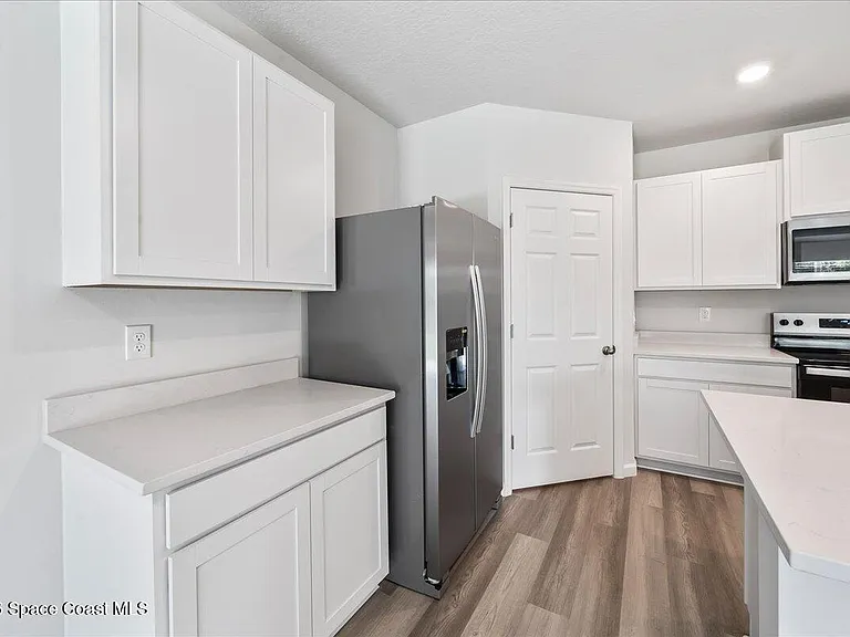 566 Rembrandt St SE — Photo 11