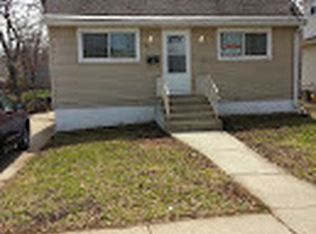 563 Barrett St, Elgin, IL 60120