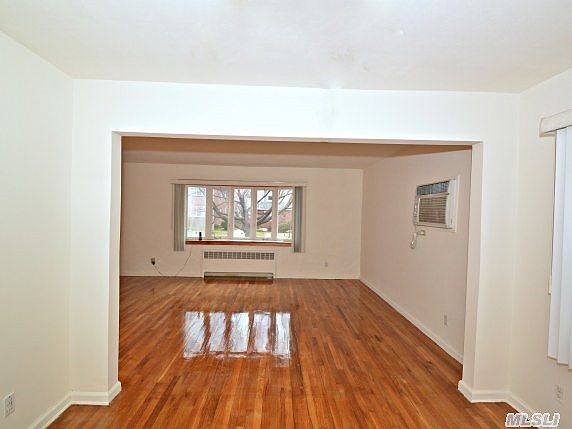 4th image of 109 Emerson Ave