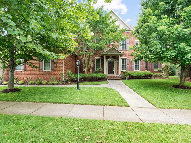 1610 Twin Square Way — Photo 1
