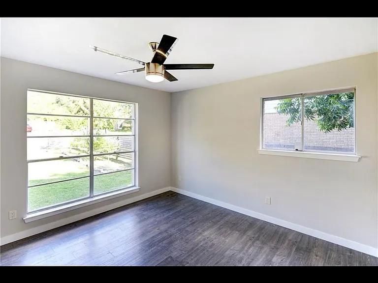 8200 Grayledge Dr — Photo 15