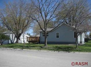 396 W Sharon St, Le Center, MN 56057