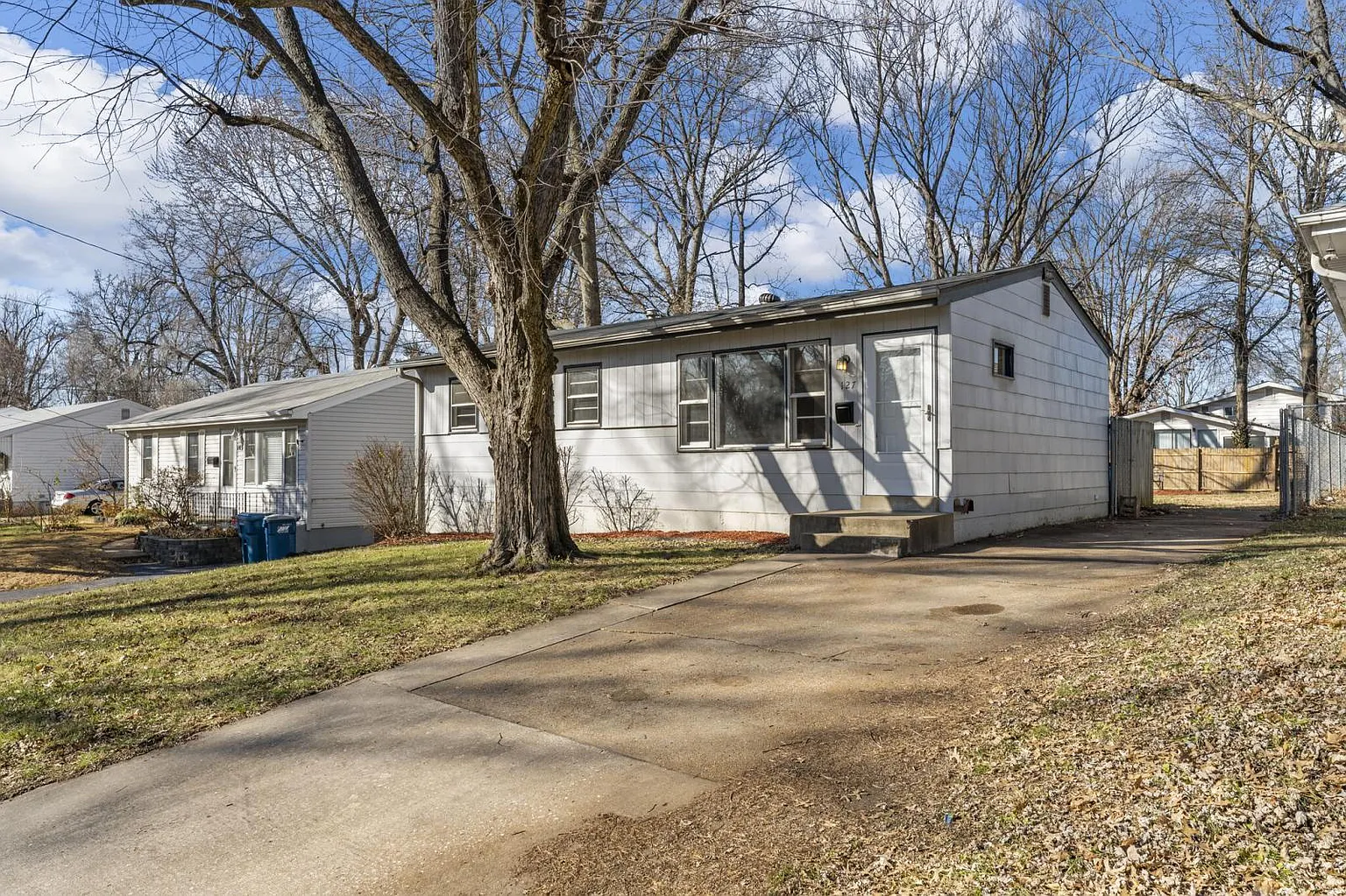 127 Elbring Dr photo 1