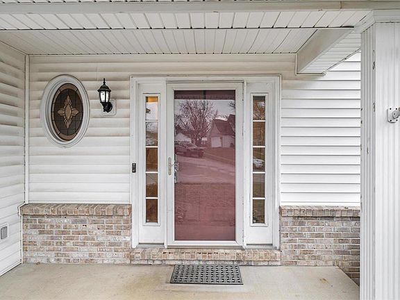 2nd image of 6006 Cardinal Creek Dr
