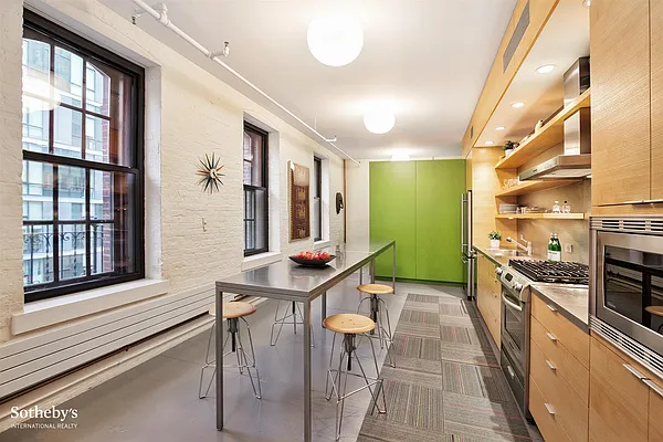 Sold by Sotheby's International Realty | media 33