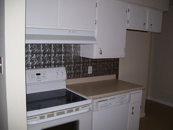 5th image of 203 S Travelstead Ln