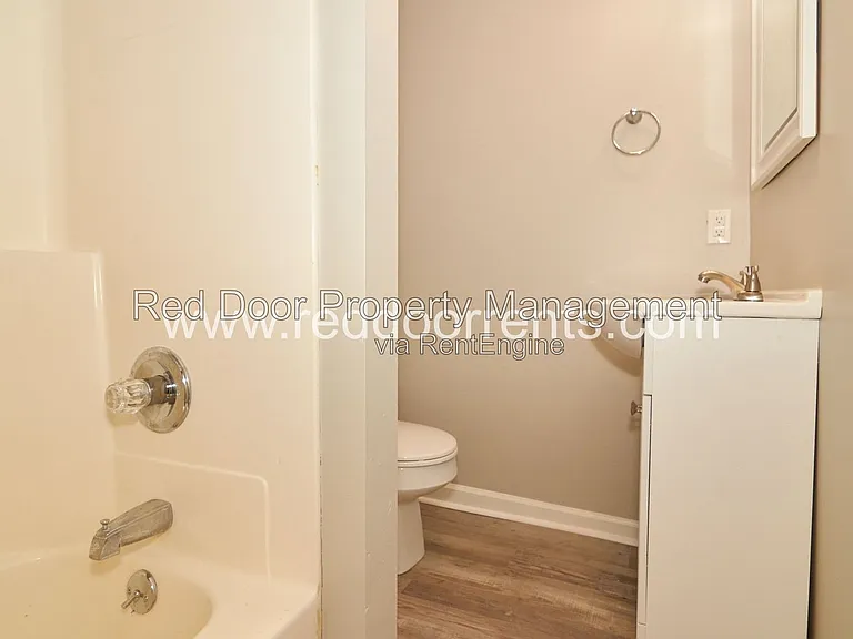 1337 E Market St #9 — Photo 9