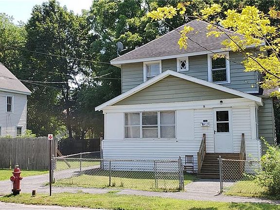 2nd image of 131 Fernwood Ave